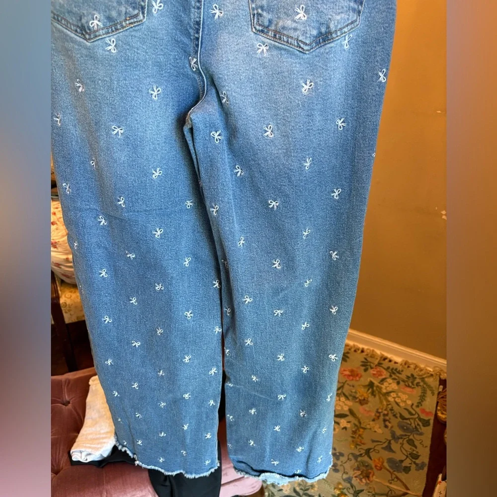 Embroidered Bow Patterned Wide Leg Jean - Picture 4 of 10